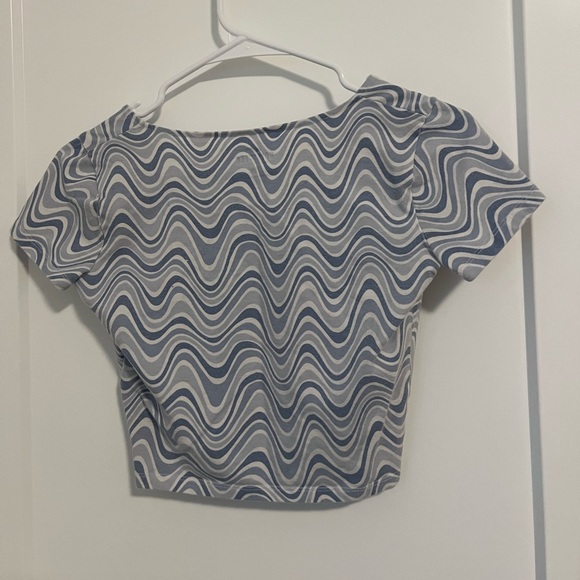 Hollister crop tee - Picture 2 of 3